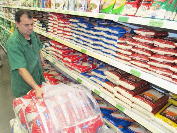 Supermercado é processado em R$ 6 mi por desrespeitar jornada de trabalho