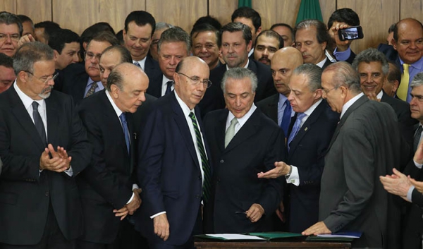 O Brasil não pode ser governado por uma quadrilha