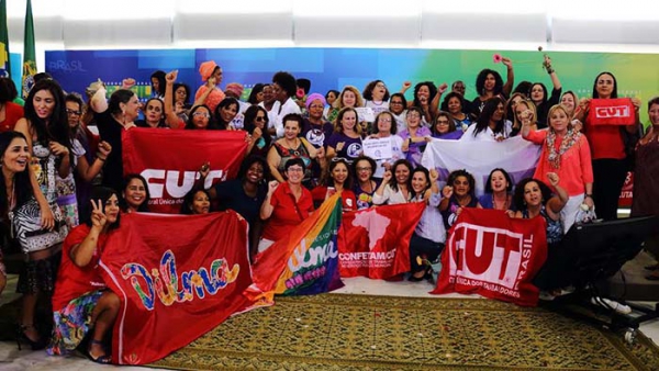 Mulheres de todo o país se solidarizam com Dilma