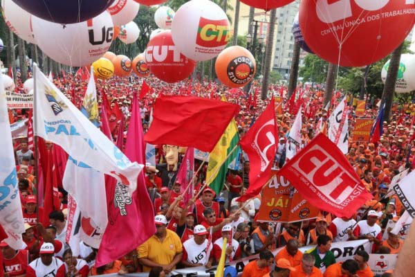 Jornada de 80 horas semanais é uma provocação ao povo brasileiro