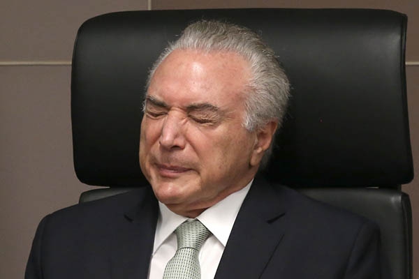 Planalto vai gastar R$ 1,75 milhão com lanches de Temer no avião, sendo 500 sorvetes Häagen-Dazs