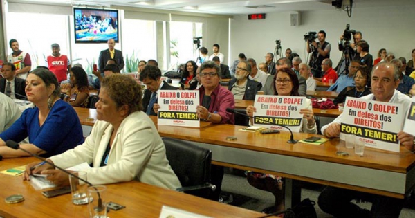 Frente parlamentar contra ataques no Congresso