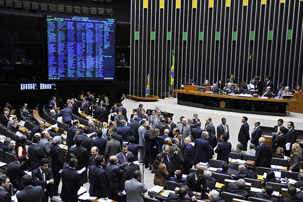 10 projetos no Congresso que atacam direitos e a democracia