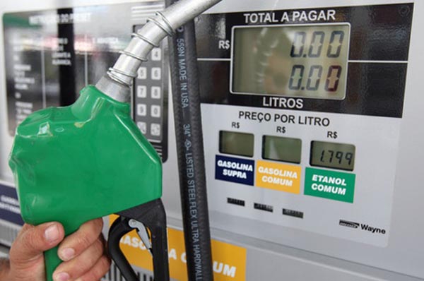 Gasolina no Brasil está entre as 50 mais baratas do mundo