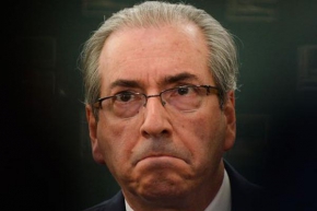 Cunha renuncia à presidência da Câmara