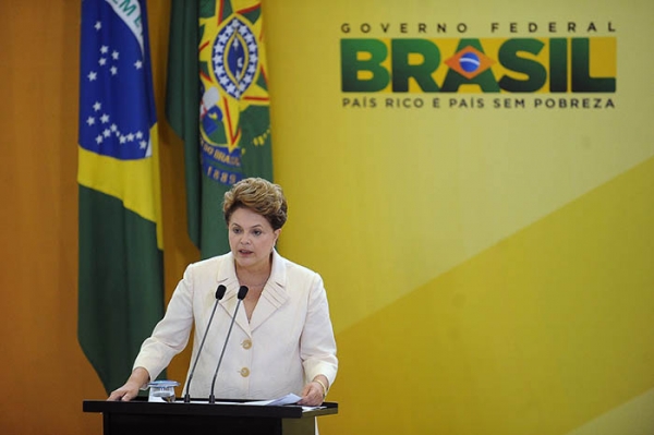Redução do desemprego, inflação baixa e Dilma em alta