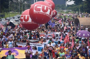 Em marcha, mulheres negras atropelam racistas na Esplanada